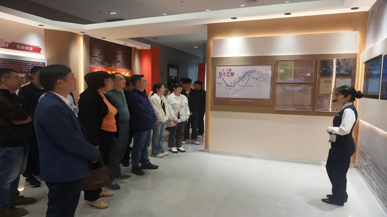 省廳開展“傳承渡江精神 賡續紅色基因”主題黨日活動